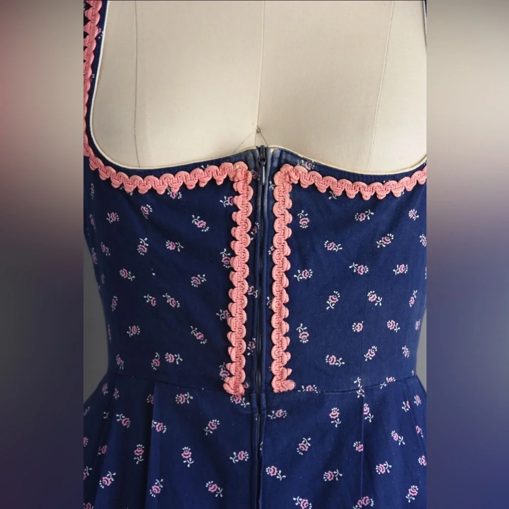 1960s dress | Adorable Blue & Pink Floral Print Dirndl Dress 60s vintage dress - Picture 5 of 10